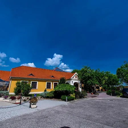 Gastland M0 & Conference Center Hotel 3*