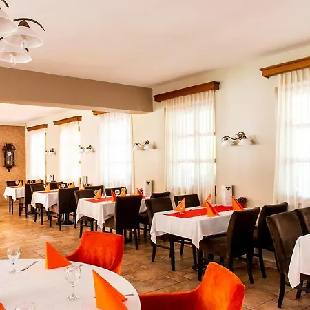 Hotel Gastland M0 & Conference Center 3*