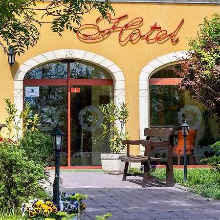 Szálloda Gastland M0 & Conference Center 3*