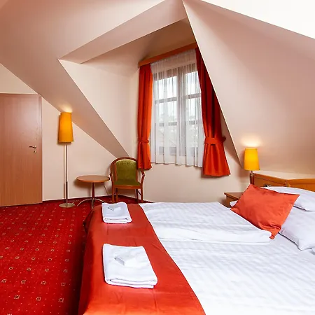 Gastland M0 & Conference Center 3* Szigetszentmiklos