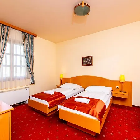 Gastland M0 & Conference Center 3* Szigetszentmiklós