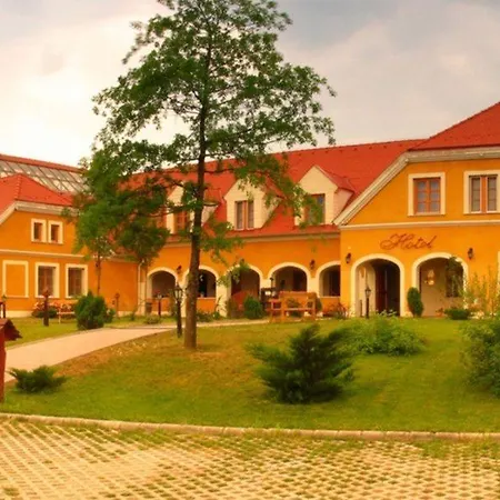 Hotel Gastland M0 & Conference Center 3*