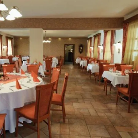 Hotel Gastland M0 & Conference Center 3*