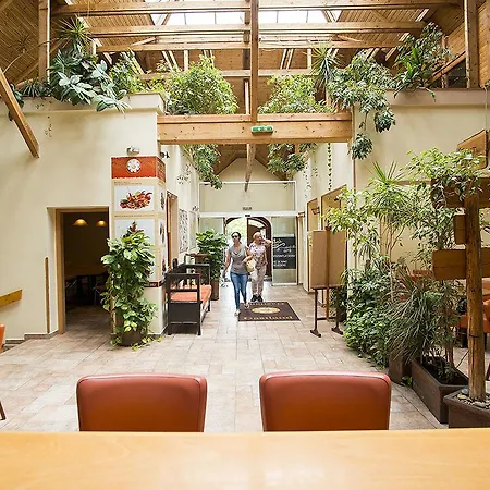 Hotel Gastland M0 & Conference Center 3*
