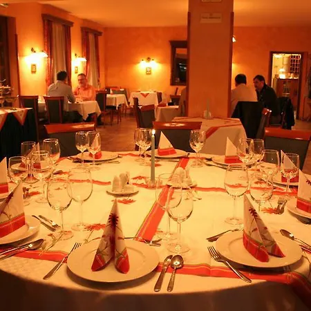 Gastland M0 & Conference Center Hotel 3*