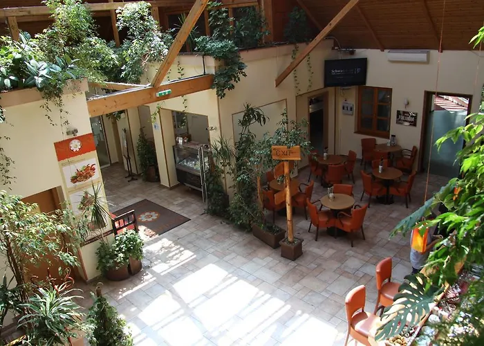 Gastland M0 & Conference Center Szálloda 3*