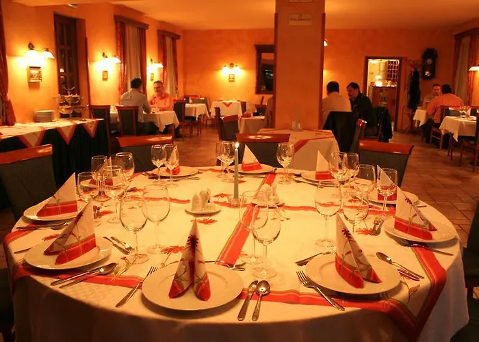 Gastland M0 & Conference Center Szálloda 3*